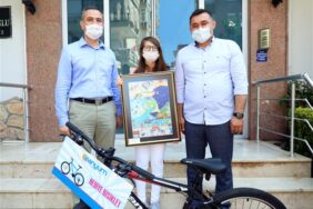 BAŞKAN YÜCEL ÇEVRECİ ÇOCUKLARI EVLERİNDE ÖDÜLLENDİRDİ