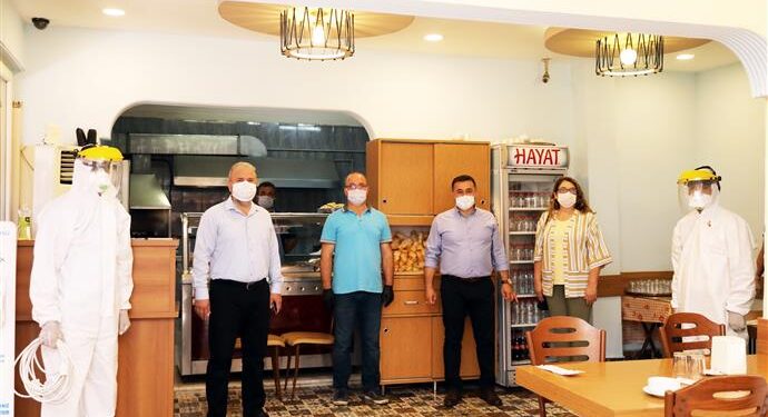 BAŞKAN YÜCEL’DEN ESNAFA ZİYARET