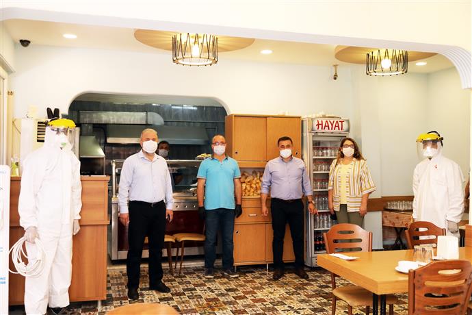 BAŞKAN YÜCEL’DEN ESNAFA ZİYARET