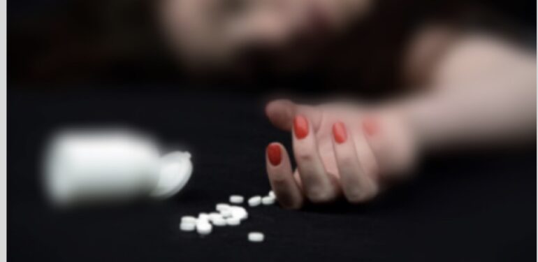 Mahmutlar’da sevgilisinden ayrıldı canına kıymak istedi