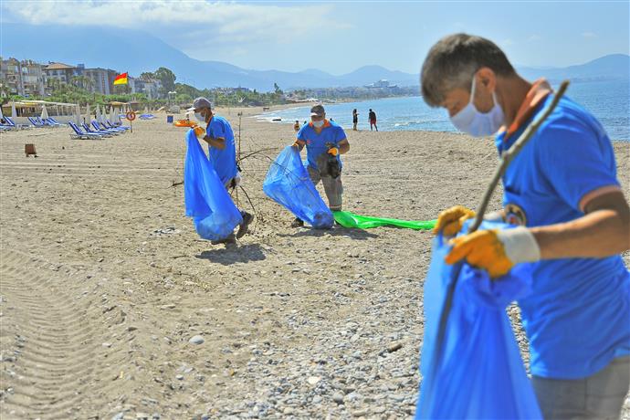 SAHİL BÜFELERİ VE ÇEVRESİ TEMİZLENDİ