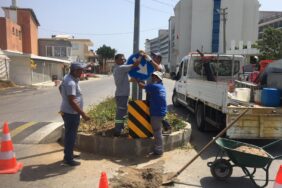 alanya_da_trafik_levhasi_calismasi_devam_ediyor_