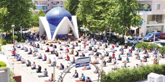 Cuma namazı kılındı
