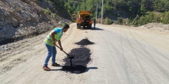 Büyükşehir’den kırsalda yol çalışması