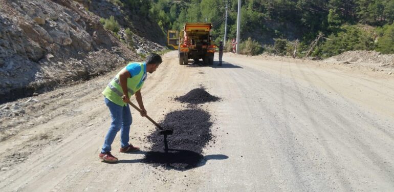 Büyükşehir’den kırsalda yol çalışması