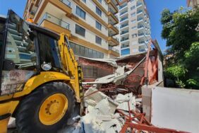 ALANYA BELEDİYESİ KAÇAK BÜROYU YIKTI