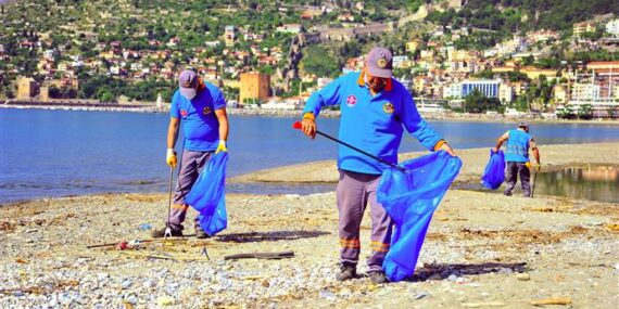 Alanya Belediyesi Temizlik ekibi 7/24 görevde