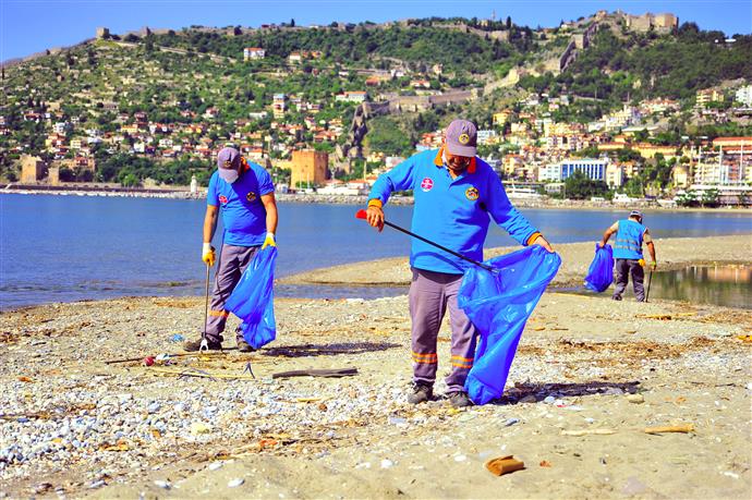ALANYA BELEDİYESİ TEMİZLİK EKİBİ 7/24 GÖREV BAŞINDA