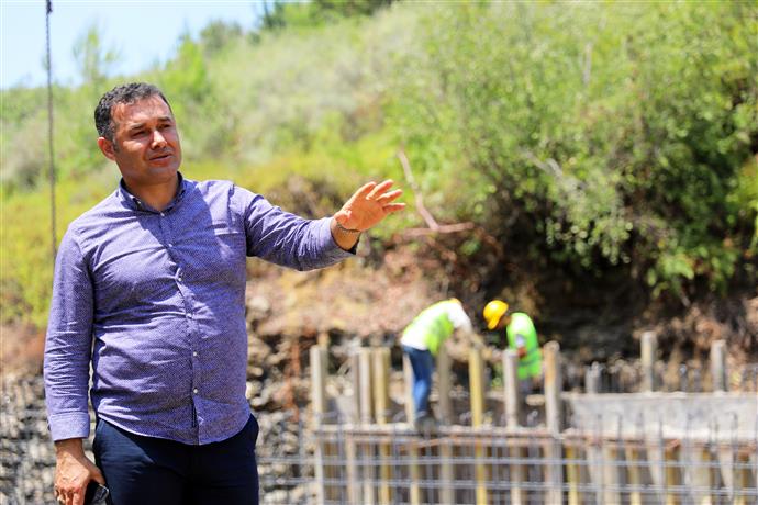 BAŞKAN YÜCEL DERE ISLAH ÇALIŞMASINI YERİNDE İNCELEDİ