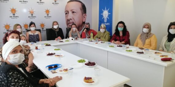 Koç, kadın kolları ile toplantı yaptı