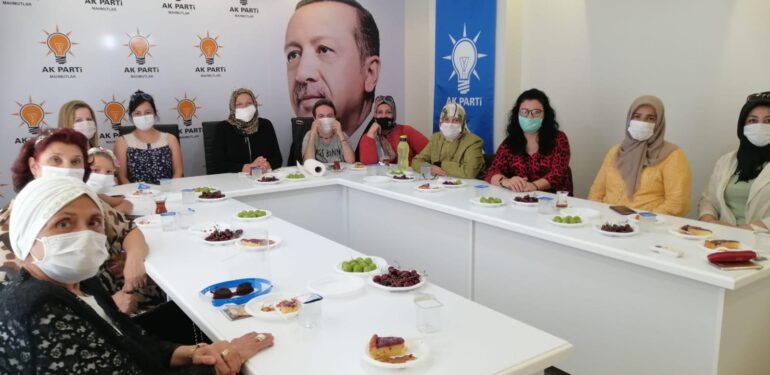 Koç, kadın kolları ile toplantı yaptı