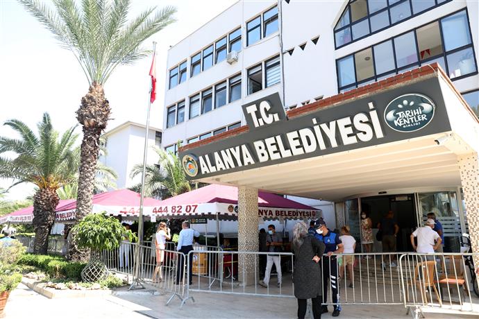 ALANYA BELEDİYE SARAYI’NA COVİD-19 TEDBİRİ
