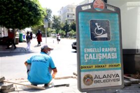 ALANYA BELEDİYESİ İLE KALDIRIMLARDAKİ ENGELLER BİR BİR KALKIYOR