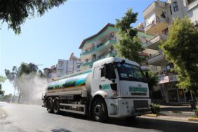 ALANYA SOKAKLARI MİKRONSİS ARACI İLE GÜL KOKUSUNA BÜRÜNDÜ