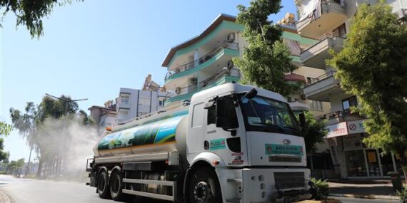 ALANYA SOKAKLARI MİKRONSİS ARACI İLE GÜL KOKUSUNA BÜRÜNDÜ