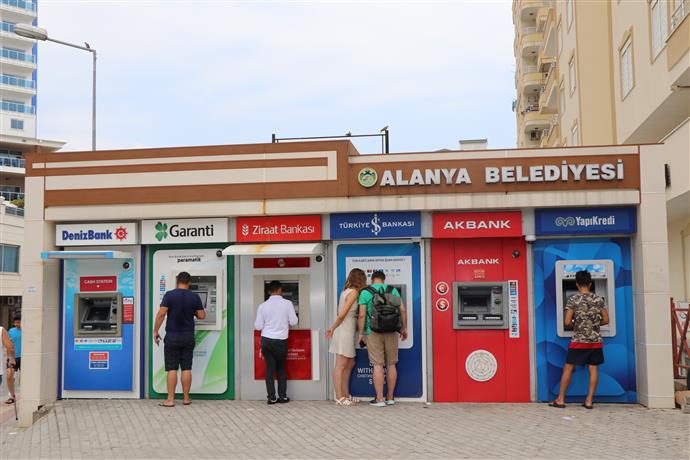 MODÜLER BANKAMATİKLER İLE ALANYA SOKAKLARI HEM DAHA RENKLİ HEM DE DAHA DÜZENLİ HALE GELİYOR