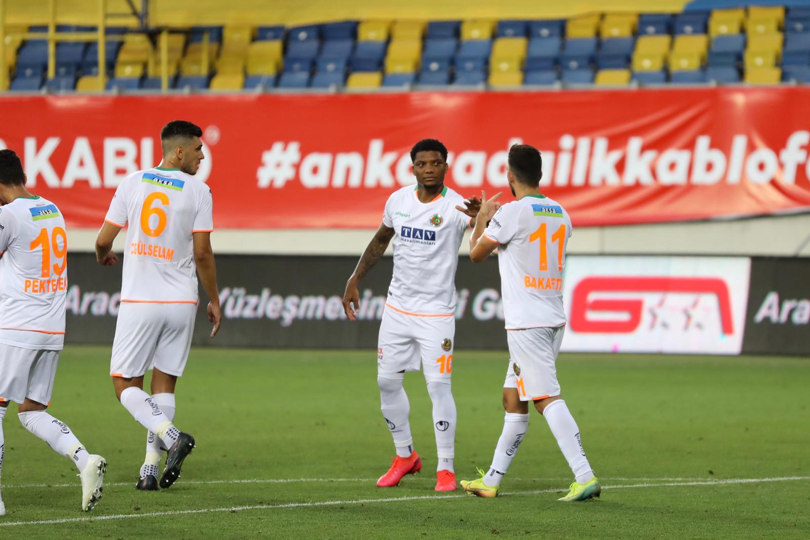 Alanyasporlular kapış kapış