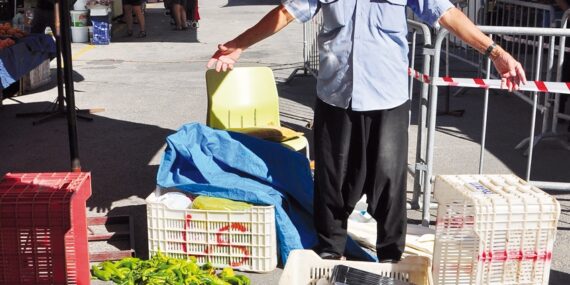 Pazar karıştı