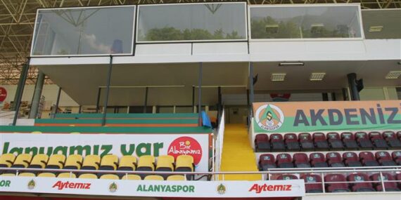BAHÇEŞEHİR OKULLARI STADYUMU BAKIM ÇALIŞMALARI TAMAMLANDI