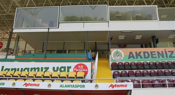 BAHÇEŞEHİR OKULLARI STADYUMU BAKIM ÇALIŞMALARI TAMAMLANDI