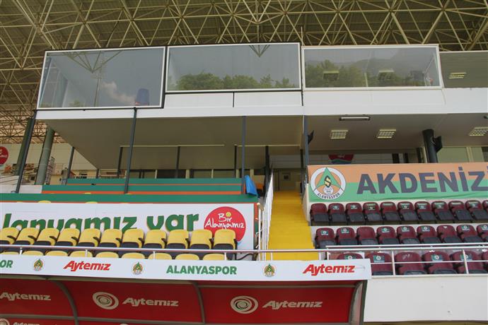 BAHÇEŞEHİR OKULLARI STADYUMU BAKIM ÇALIŞMALARI TAMAMLANDI