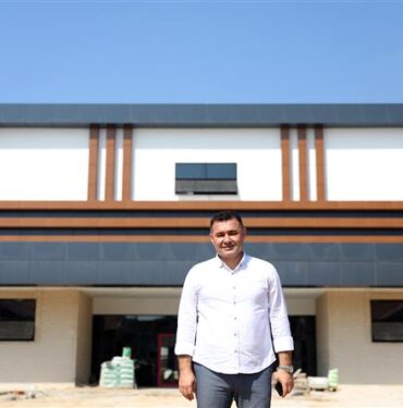 BAŞKAN YÜCEL SAHAYA İNDİ MÜJDEYİ VERDİ KONAKLI KÜLTÜR MERKEZİ YILBAŞINDA HİZMETE AÇILIYOR