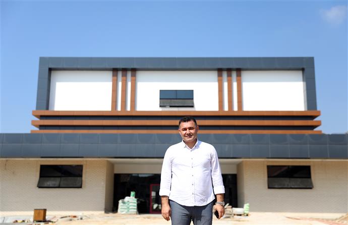 BAŞKAN YÜCEL SAHAYA İNDİ MÜJDEYİ VERDİ KONAKLI KÜLTÜR MERKEZİ YILBAŞINDA HİZMETE AÇILIYOR