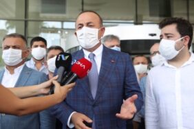 cavusoglu_hastanede_baskan_bocek_i_ziyaret_etti_