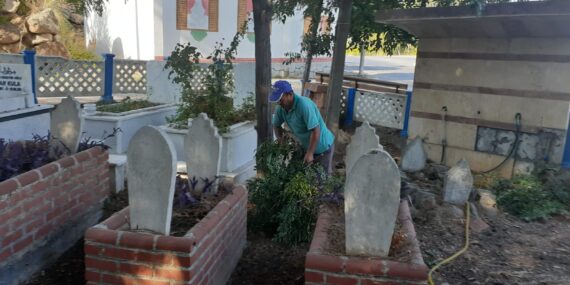 Büyükşehir’den mezarlık temizliği