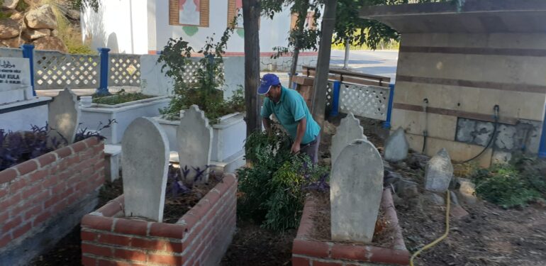 Büyükşehir’den mezarlık temizliği