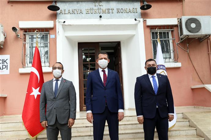 ALANYA’DA CUMHURİYET’İN 97. YAŞI COŞKUYLA KUTLANDI