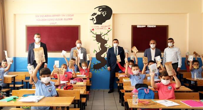 Yücel öğrencileri yalnız bırakmadı