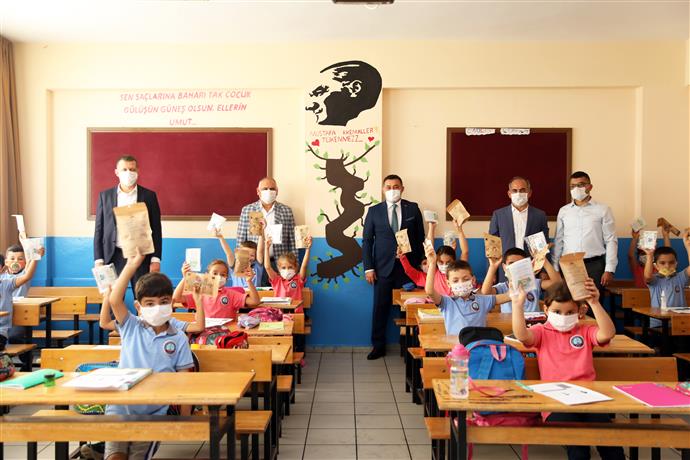 BAŞKAN YÜCEL ÖĞRENCİLERİ YALNIZ BIRAKMADI