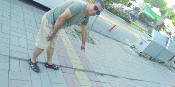 Kaldırımlar acilen yapılmalı!