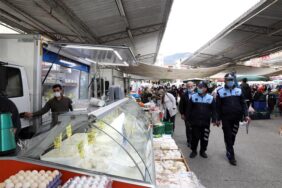 ALANYA BELEDİYE ZABITASI DÜKKAN VE PAZARLARDA DENETİM YAPTI
