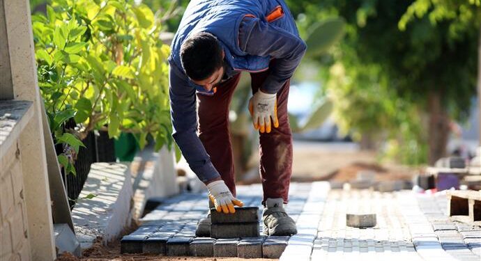 ALANYA BELEDİYESİ’NDEN KALDIRIM ÇALIŞMASI