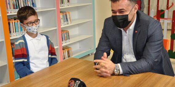 BAŞKAN YÜCEL KİTAP KURTLARINI AĞIRLADI