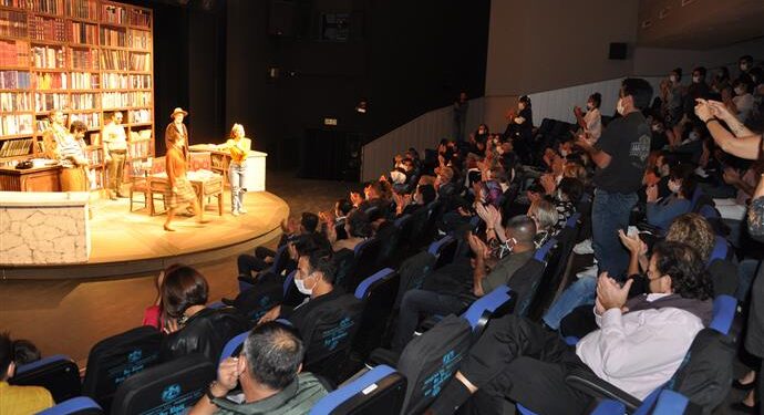 KİTAPLAR PRÖMİYER YAPTI