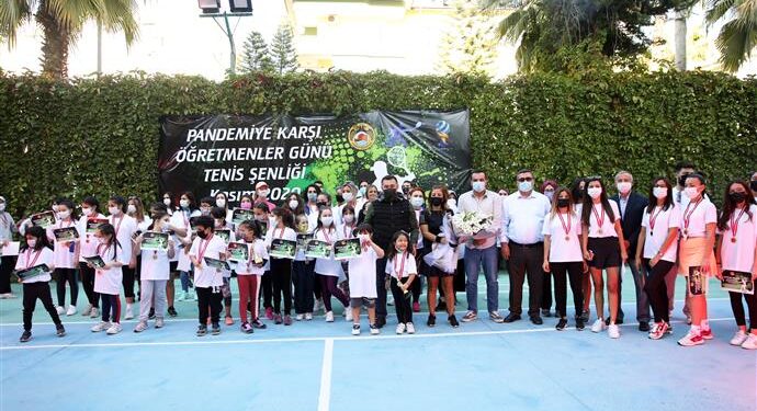PANDEMİYE KARŞI ÖĞRETMENLER GÜNÜ ŞENLİĞİ SONA ERDİ