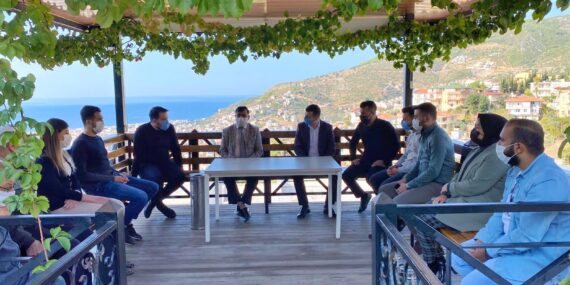 AK GENÇLİKTEN HUZUR EVİ SAKİNLERİNE İKRAM
