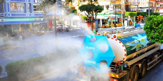 ALANYA’DA CADDE VE SOKAKLAR MİKRONSİS İLE VİRÜSLERDEN ARINIYOR