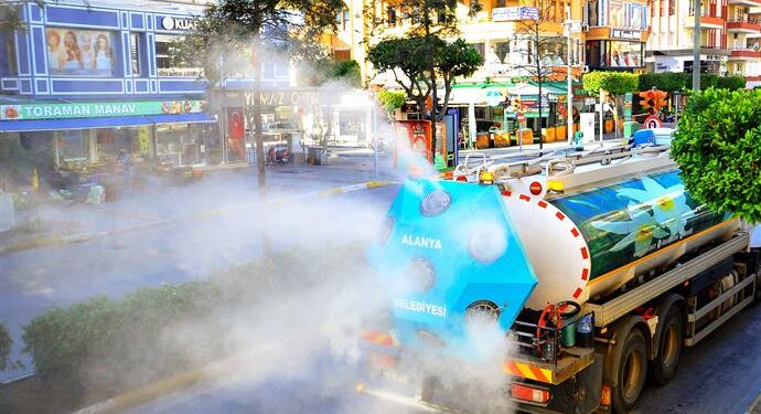 ALANYA’DA CADDE VE SOKAKLAR MİKRONSİS İLE VİRÜSLERDEN ARINIYOR