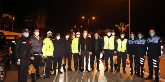 BAŞKAN YÜCEL SAĞLIK ÇALIŞANLARI VE KOLLUK KUVVETLERİNİN YENİ YILINI KUTLADI