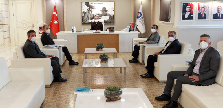 Böcek’ten danışmanlarına projelerin hızla yapılması talimatı