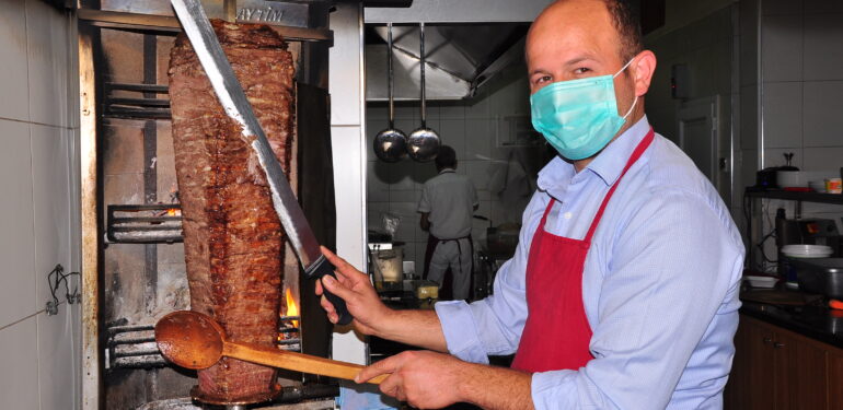 Odun Ateşinde, ‘Yaprak ET Döner’ Çorbacı Akay’da