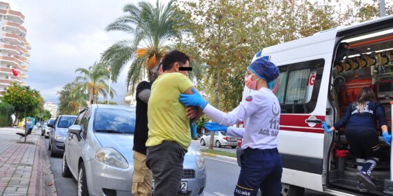 Bunalıma giren kadın bileğini kesti !