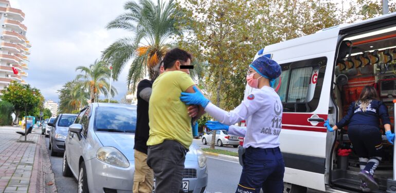 Bunalıma giren kadın bileğini kesti !