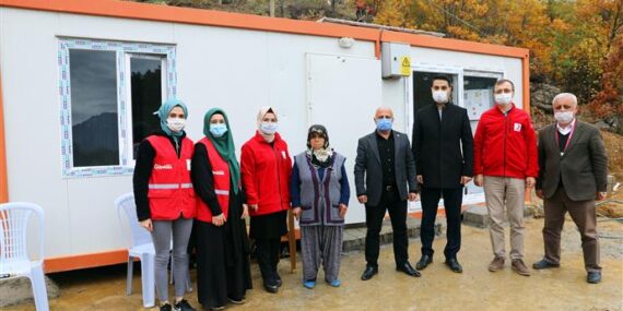 NAZMİYE TEYZE VE OĞLU SICAK YUVASINA KAVUŞTU