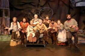 ALANYA BELEDİYE TİYATROSU'NA 5 ÖDÜL BİRDEN