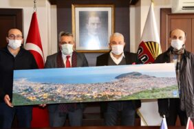 gökçeoğlundan-şahine-anlaml-hediye